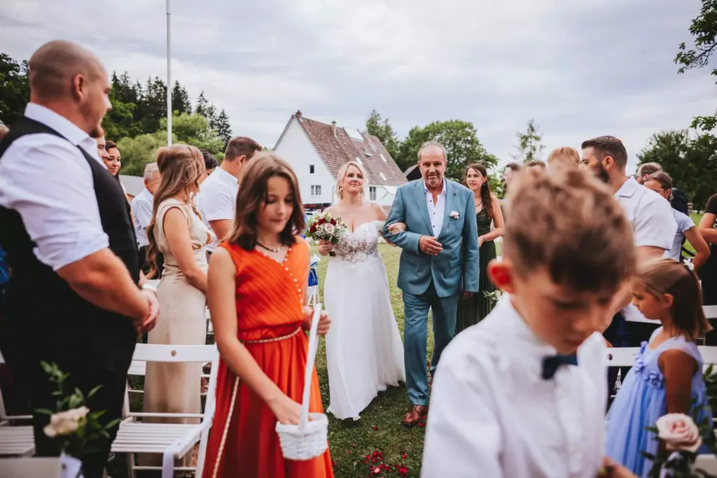 hochzeitsfotograf-stuttgart-sven-herbst-gasthaus-obere-saege-niedereschach-carina-denis-738