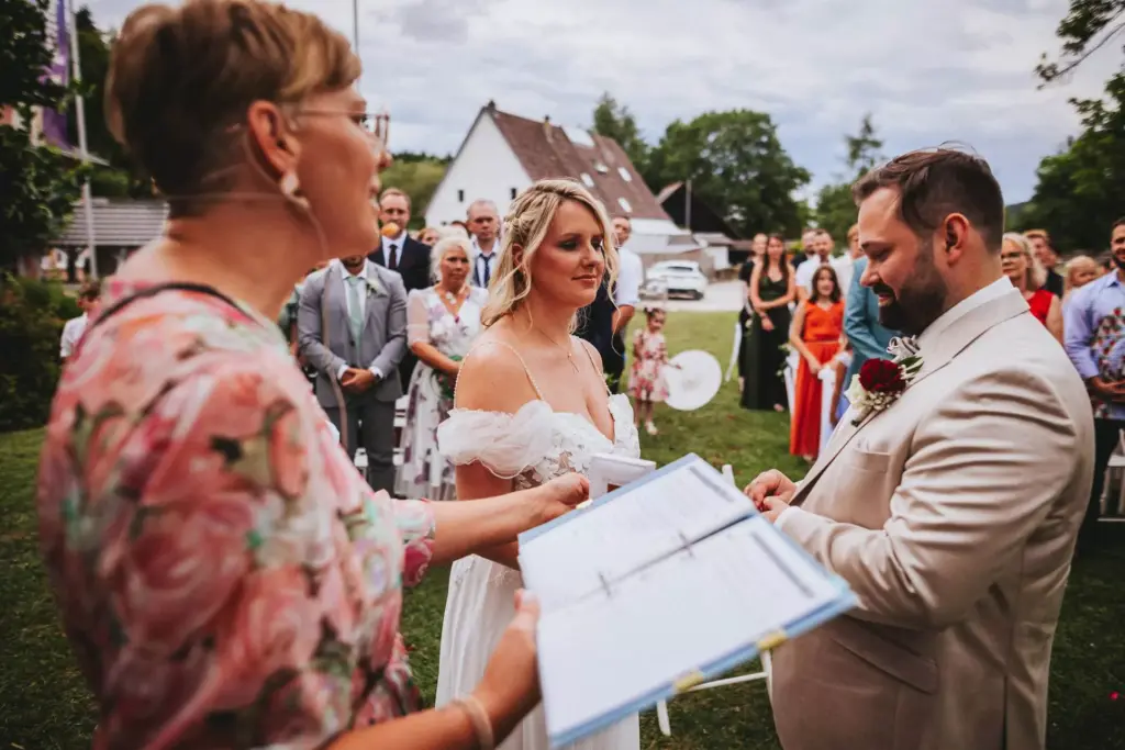 hochzeitsfotograf-stuttgart-sven-herbst-gasthaus-obere-saege-niedereschach-carina-denis-924