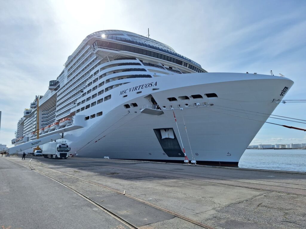Hochzeitsreise Kreuzfahrt – Brautpaar nach der Hochzeit